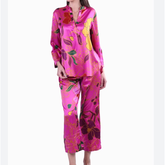 Natori Other - Natori satin floral pajama set